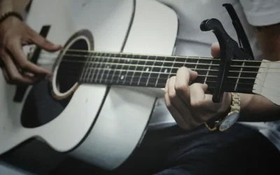 Cejilla para guitarra: tipos, cómo usarla y las mejores opciones en 2025