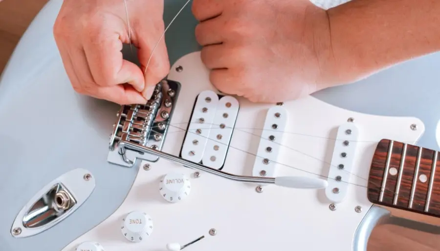 como cambiar cuerdas guitarra eléctrica