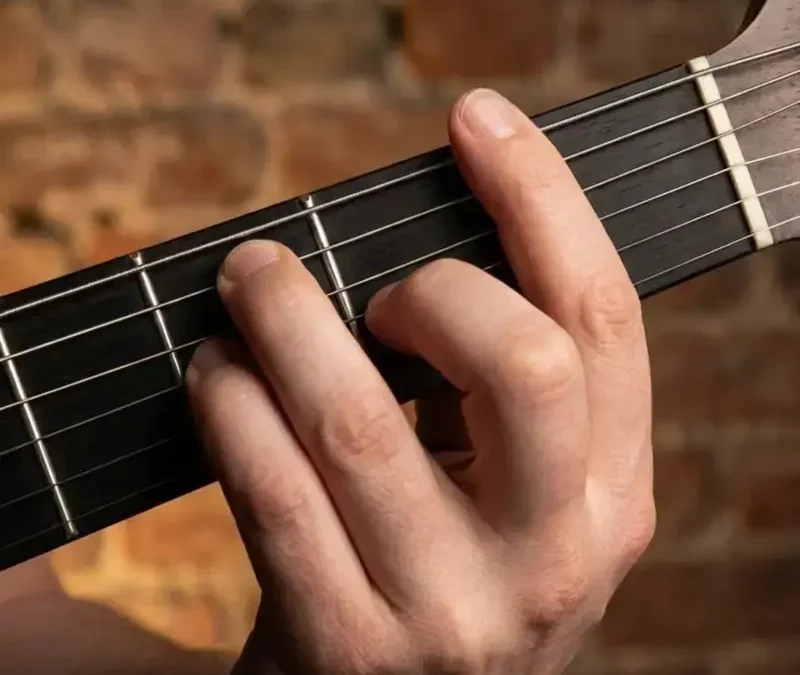 Acorde Fa en la guitarra: Cómo hacer el Fa Mayor y el Fa menor paso a paso